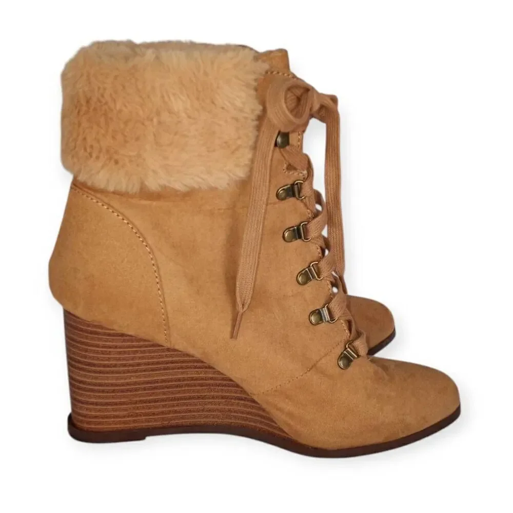 BAMBOO FAUX FUR WEDGE BOOTIES SZ.8 EUC.